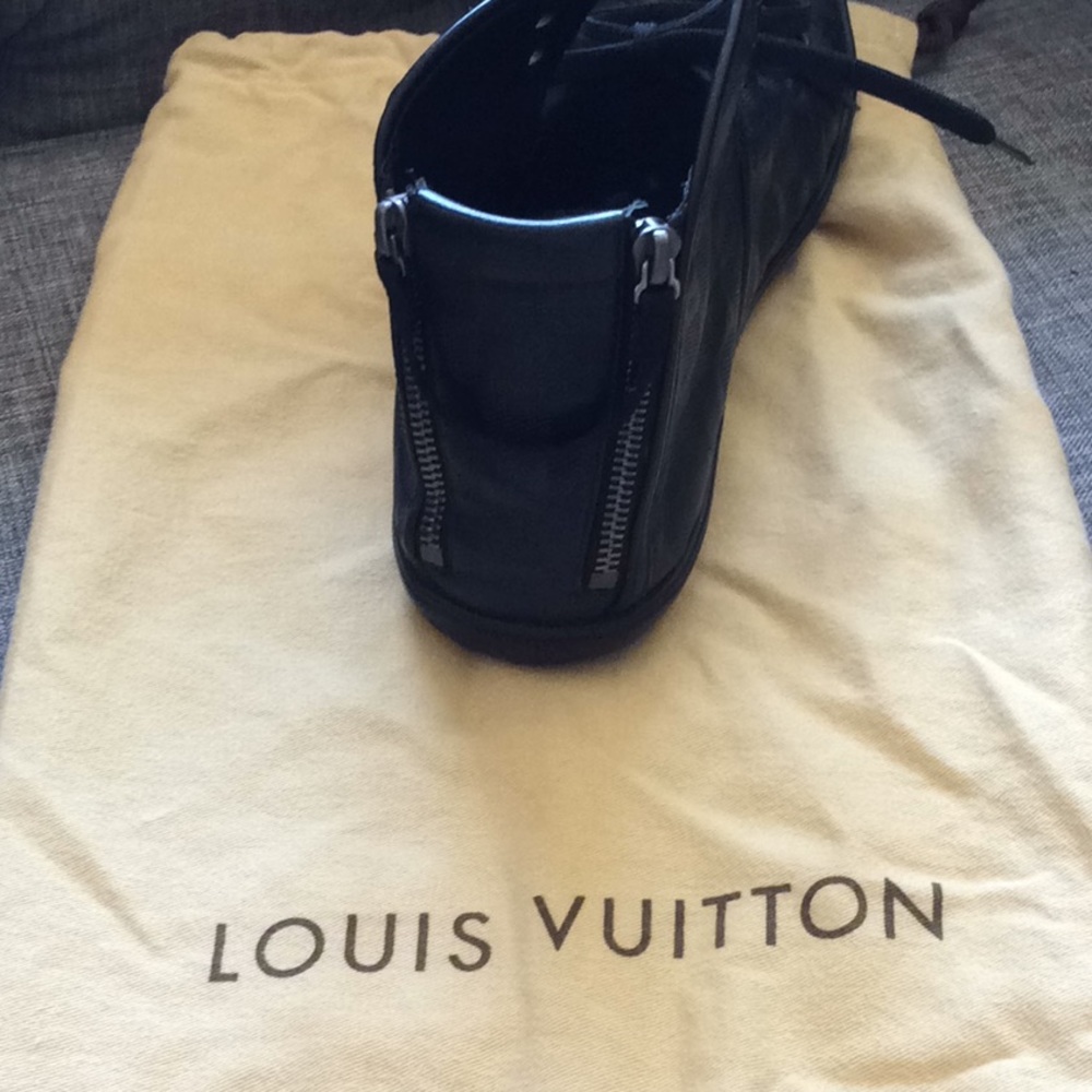 Louis Vuitton Black Sneaker - Picture 4 of 6